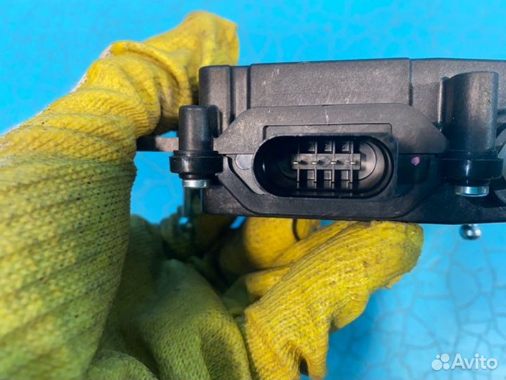 Привод замка багажника Land Rover Range Rover L405