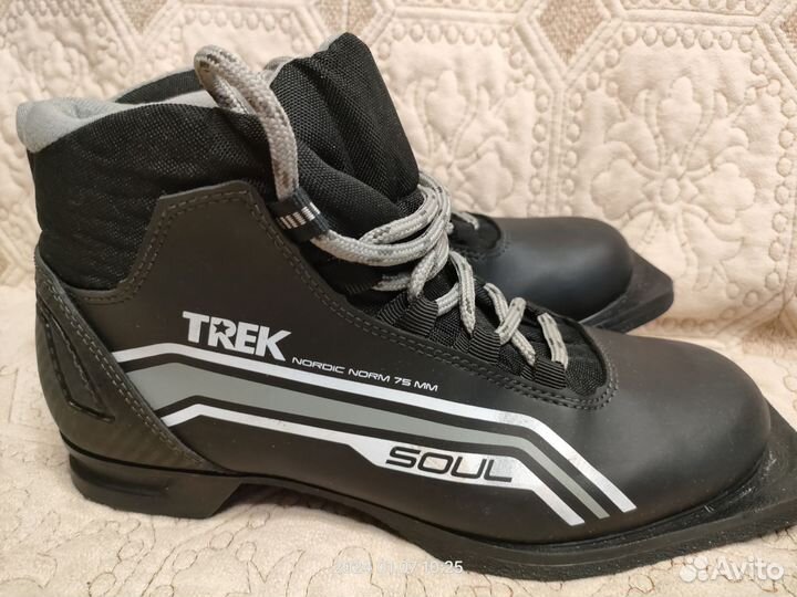 Лыжные ботинки