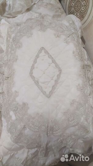 Покрывало с подушками