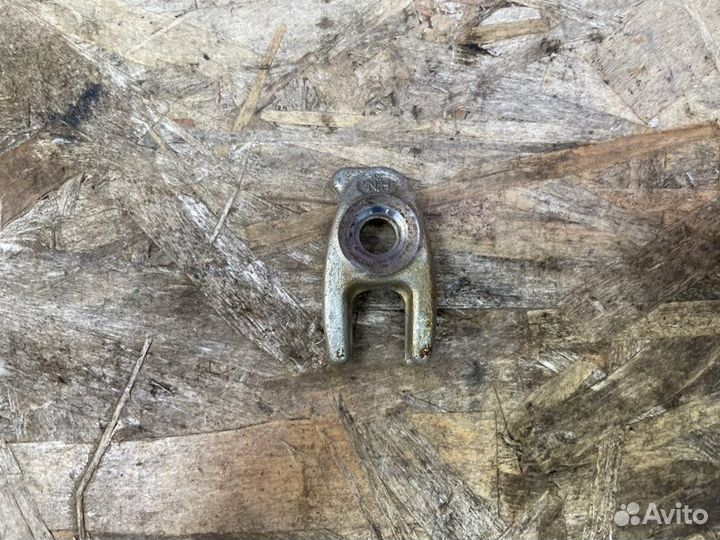 Кронштейн форсунки Renault Duster