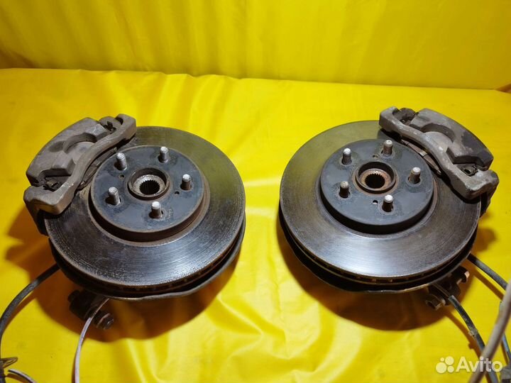 Ступица передняя в сборе Toyota Wish ZNE10 G