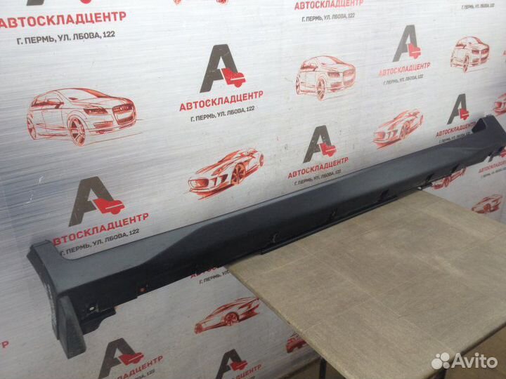 Накладка порога кузова - наружная облицовка правая