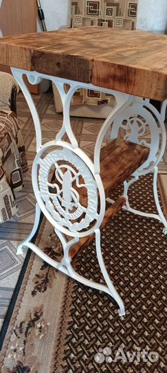 Стол-этажэрка из чугунной станины