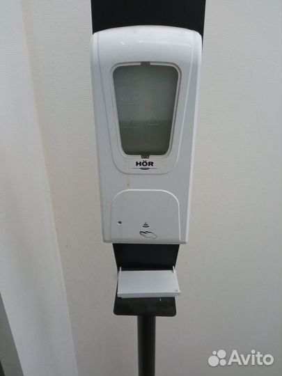 Сенсорный дозатор для антисептика