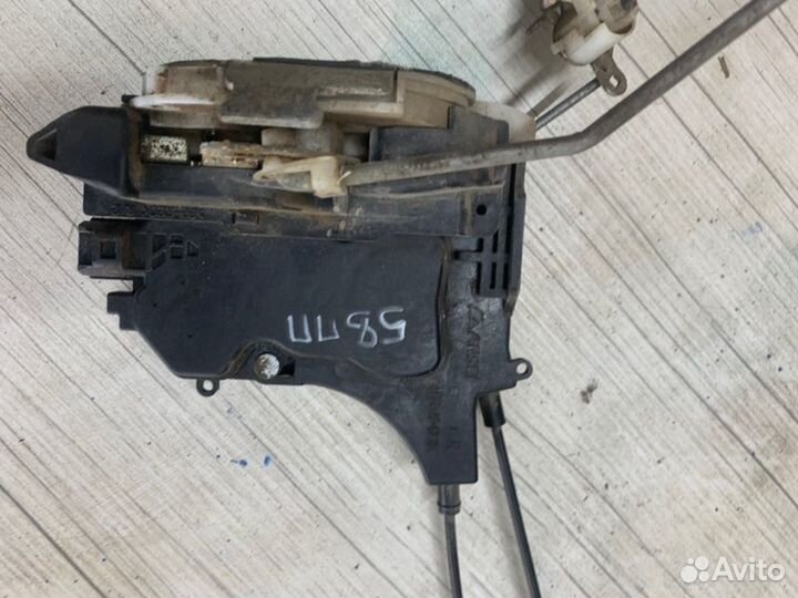 Замок двери передний правый Mitsubishi Lancer 10