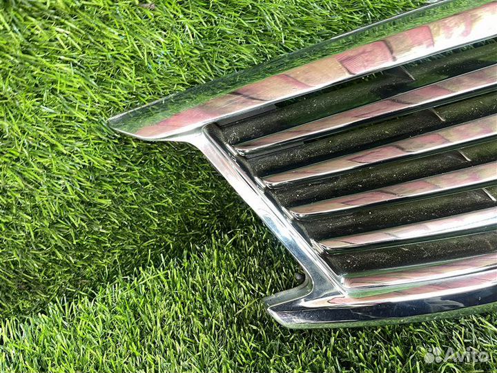 Решетка радиатора передняя Nissan Skyline V36