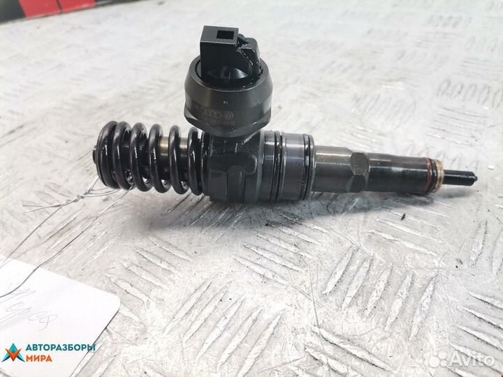 Форсунка Volkswagen Golf 4 2006 038130073AG