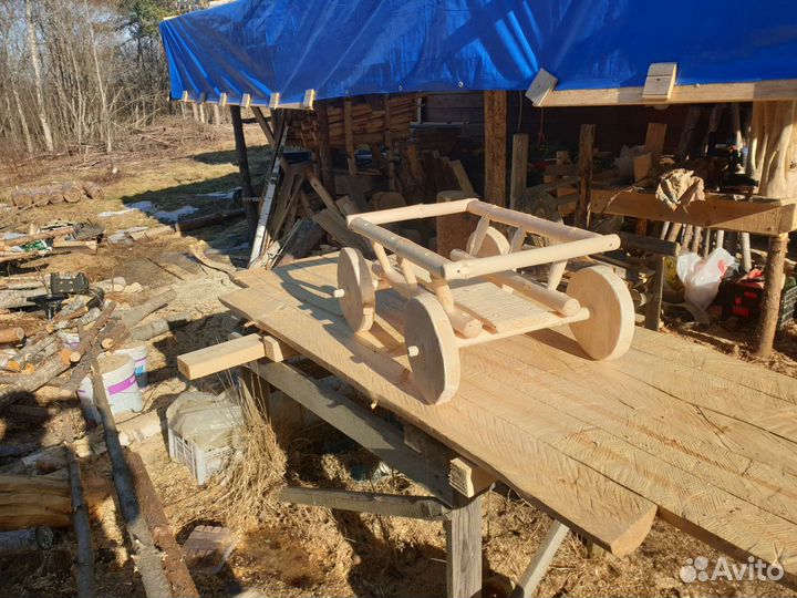 Интерьерная садовая тележка под цветы