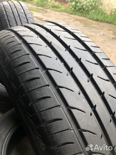Toyo NanoEnergy 3 215/60 R16