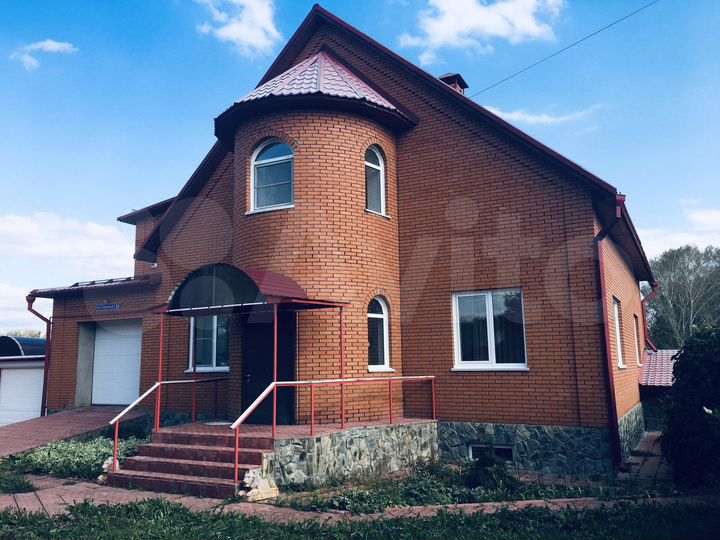 Коттедж 372 м² на участке 20 сот.