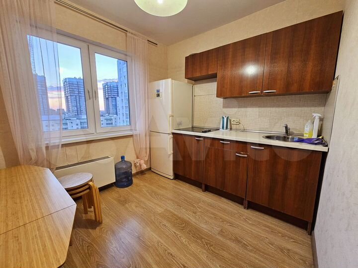 2-к. квартира, 58 м², 10/10 эт.