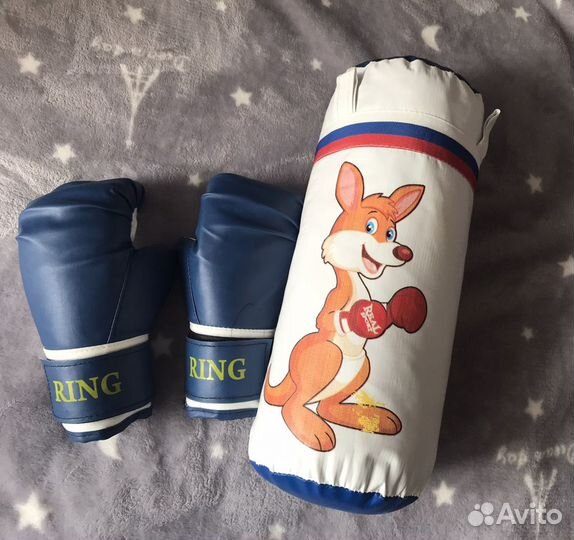 Боксерские перчатки и груша