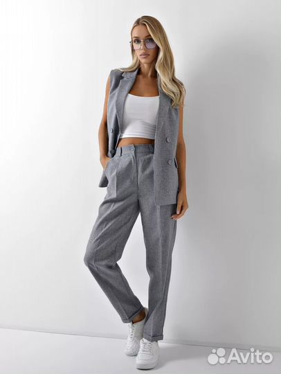 Брючный костюм женский