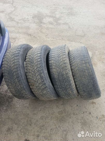 Bridgestone Blizzak DM-V1 215/65 R16