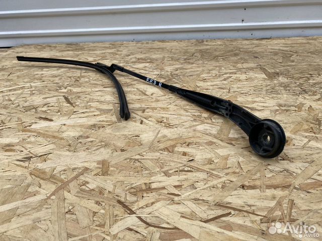 Поводок дворника правый Ford Focus 3