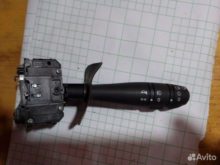 Под рулевой переключатель