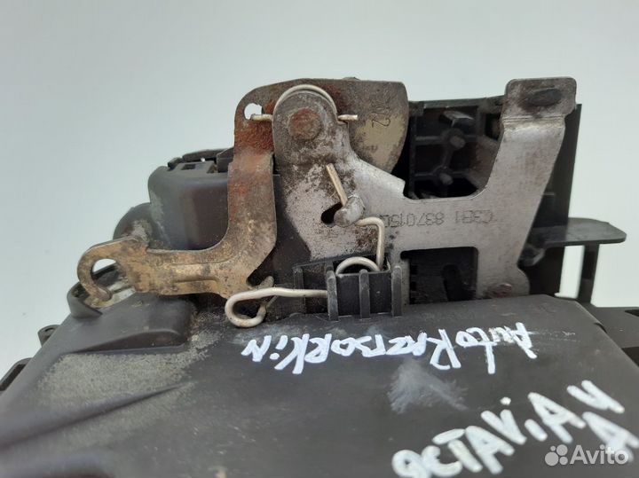 Замок передний левый Skoda Octavia A4 Golf 4