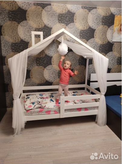 Кровать детская из березы с домиком