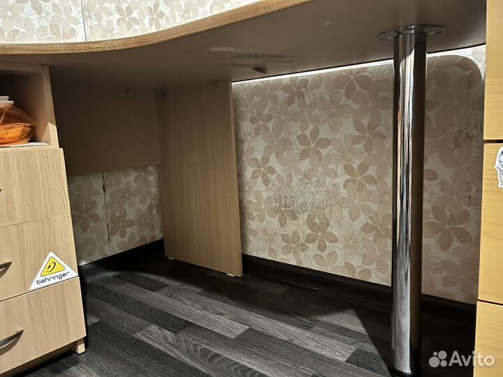 Компьютерный стол