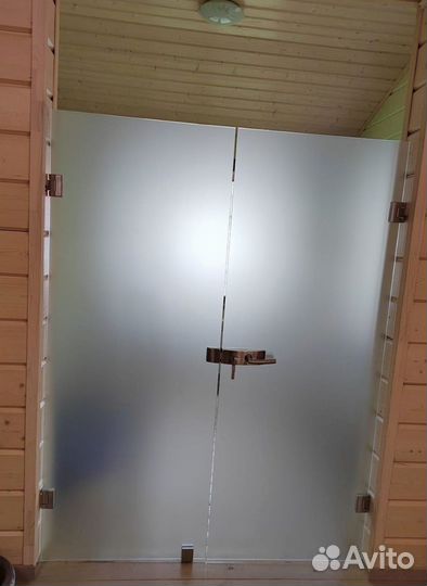 Стеклянная алюминиевая дверь