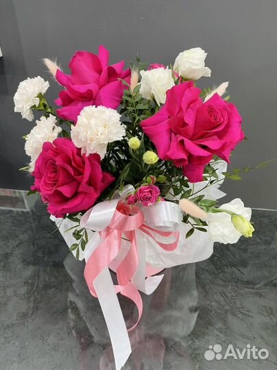 Роза, альстромерия, хризантема и другие цветы