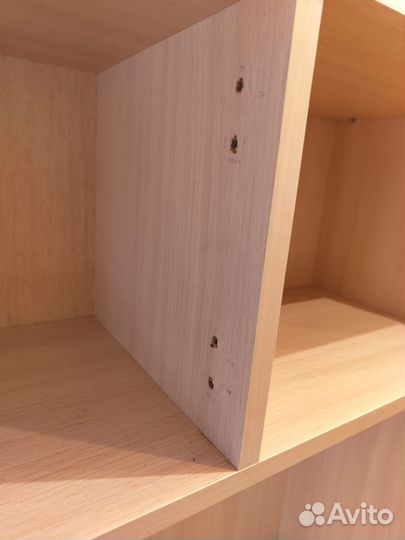 Стол с полочками