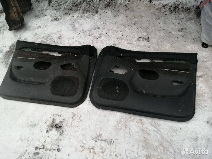 Обшивка передней двери Toyota LC Prado 120