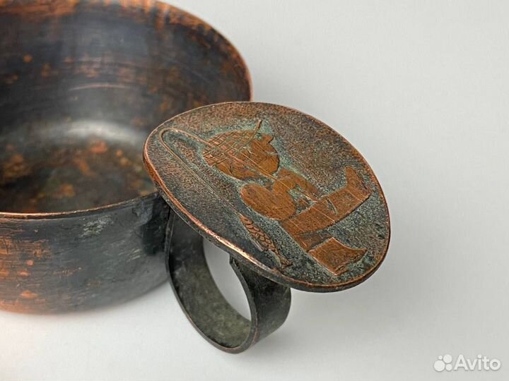 Винтажная медная пепельница с ручкой