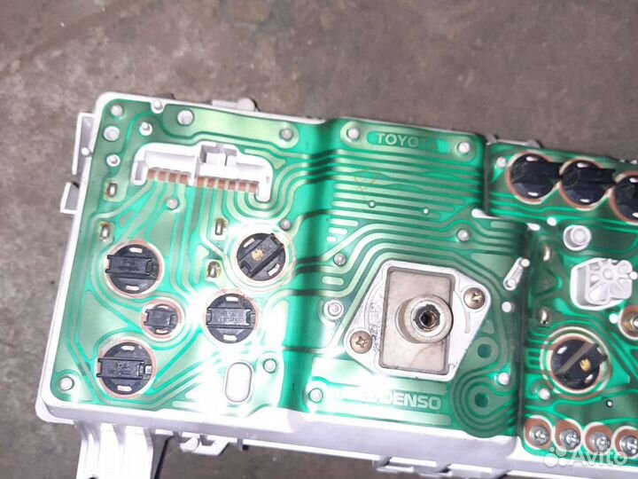 Щиток приборов Toyota corolla e90