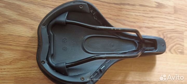 Велосипедное сиденье,кольца на грипсы