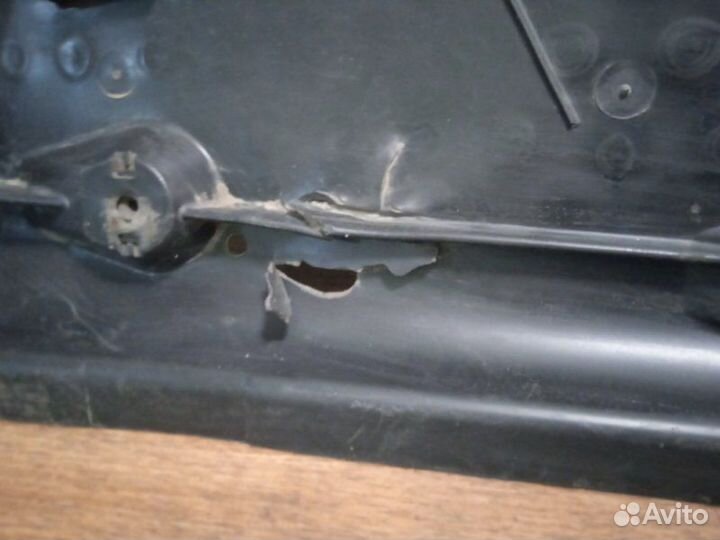 Защита днища кузова правая Volkswagen Polo хетчбек