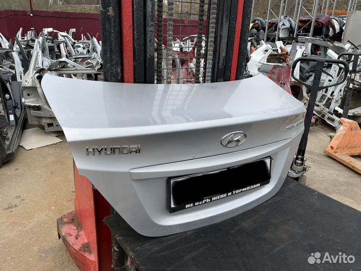 Hyundai Solaris крышка багажника