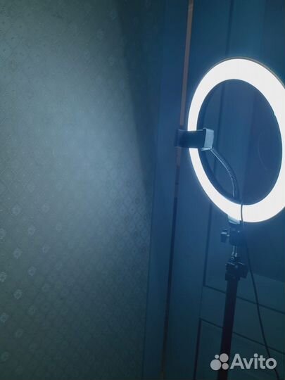 Кольцевая лампа со штативом