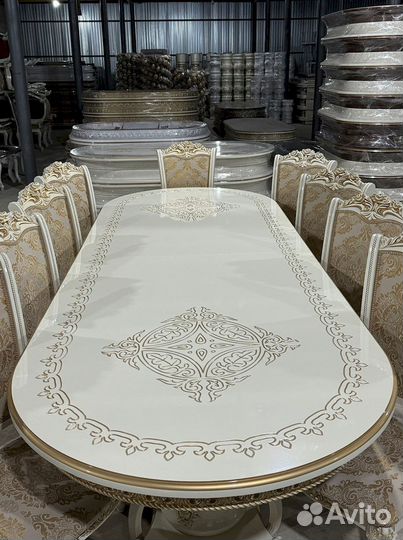 Стол и стулья в гостиную. В наличии