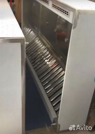 Зонт вытяжной с жироуловителем