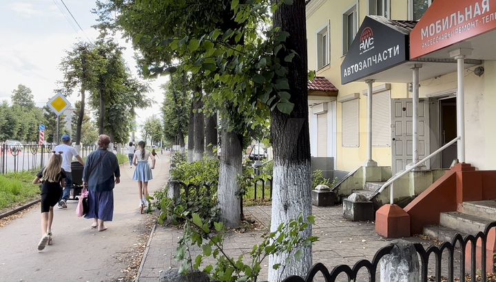 910 чел./час трафик с остановки через Помещение