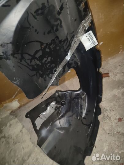 Подкрылок передний правый Toyota rav 4