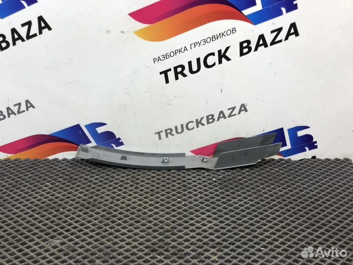 0008450527 Накладка верхней консоли правая