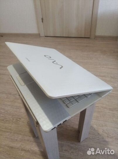 Sony Vaio i3/ssd 128/4gb/17 дюймов