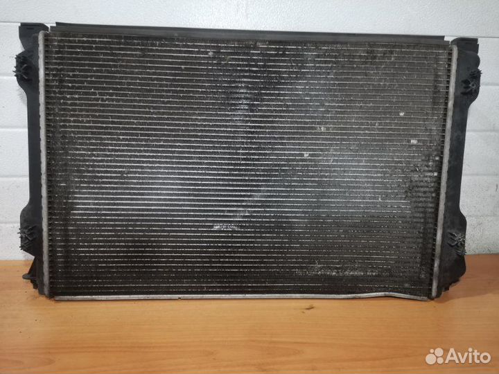 Радиатор охлаждения двигателя Audi A6 C6