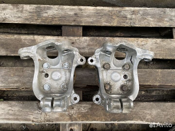 Передний поворотный кулак BMW e60/e61