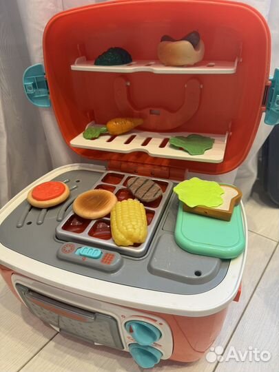 Интерактивная кухня, с посудой и едой