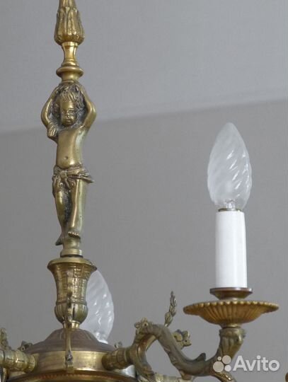 Старинная люстра с путти. Италия