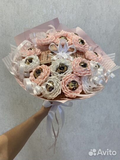 Подарки и букеты: чай, кофе, цветы, конфеты