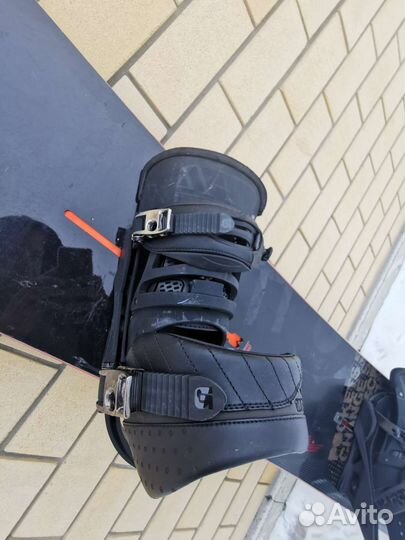 Сноуборд с креплениями и чехлом