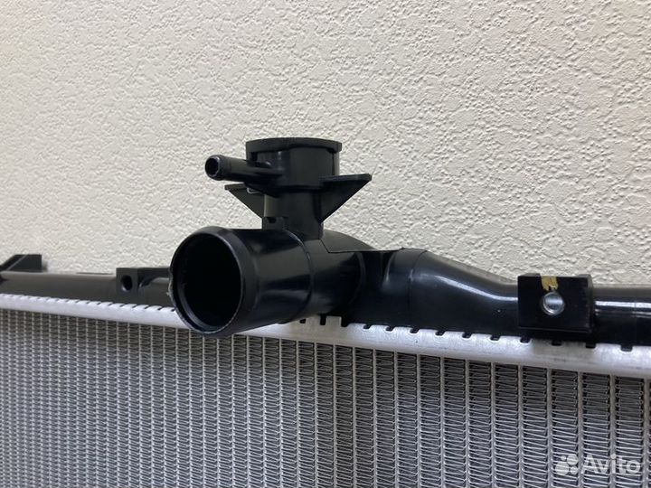 Радиатор охлаждения Митсубиси Грандис 4G69 03