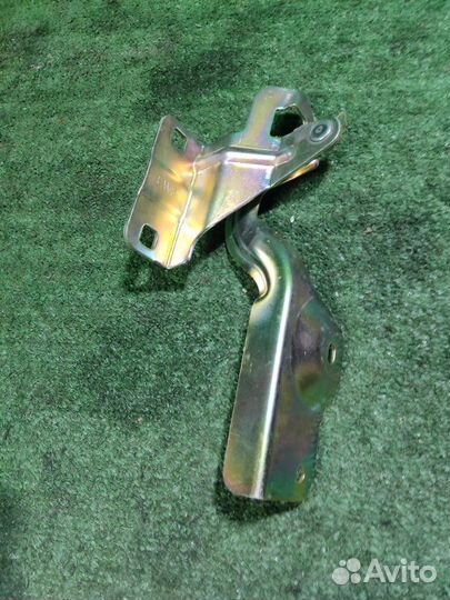 Петля капота правая Nissan Almera G15