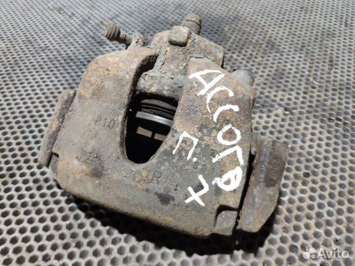 Суппорт передний передний правый Honda Accord 7