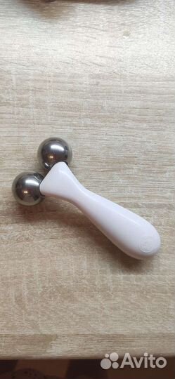 Массажер для лица The body shop