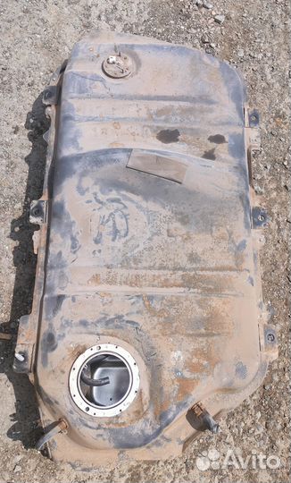 Топливный бак Toyota Isis ZGM15 ZGM15W, 2zrfae